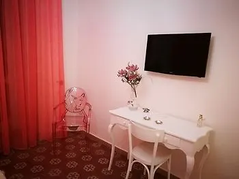 B&B Resta Cu Mme Napoli 0*,  Italia